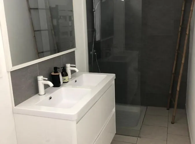 La Petite Maison De Tatate 펜션 Longué